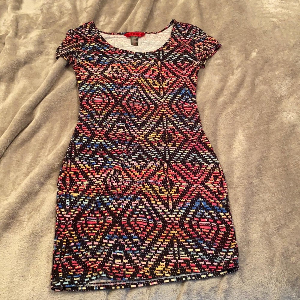 this a tight fitting dress size small